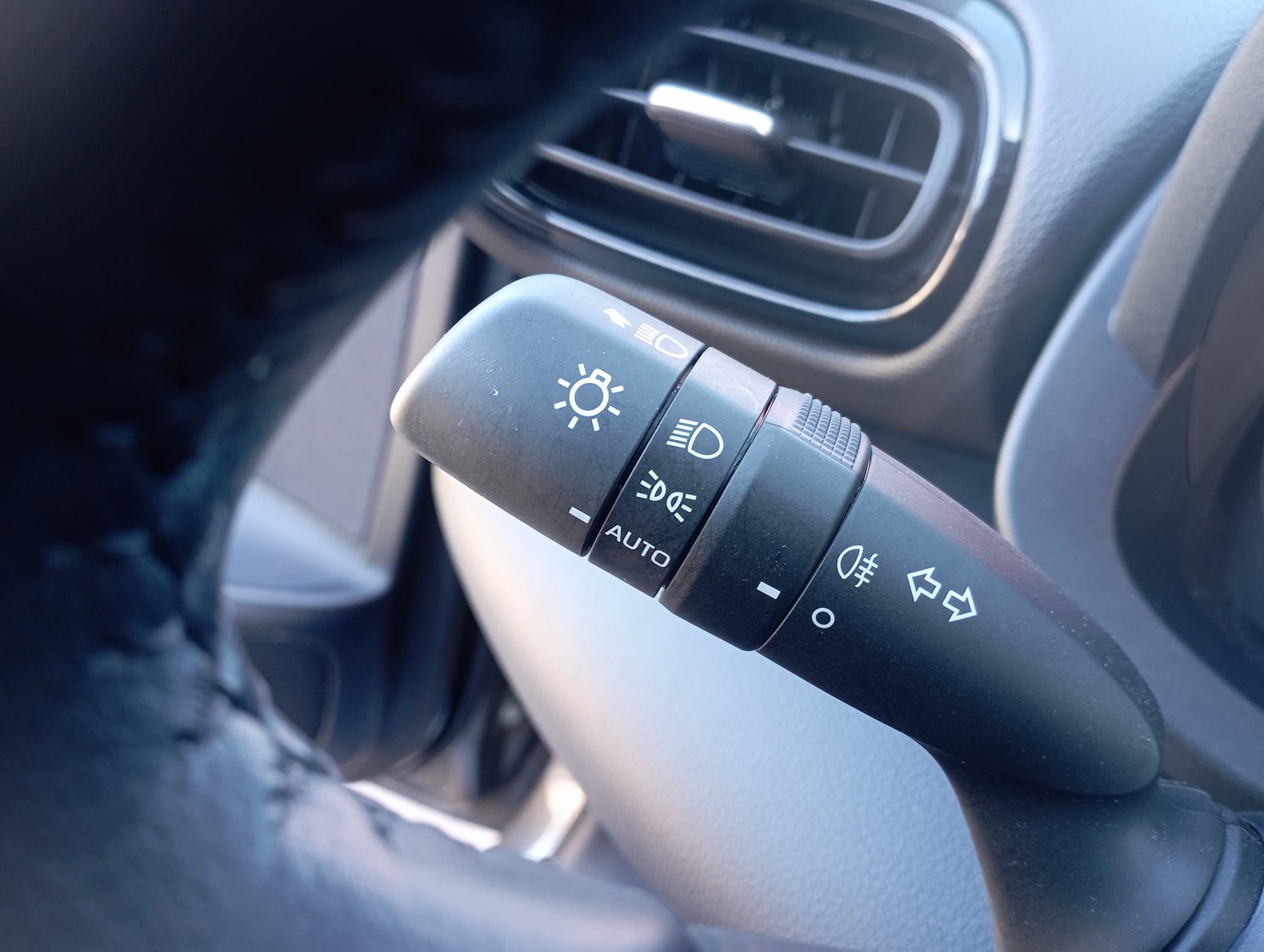 Mazda 2 Hybrid Agile