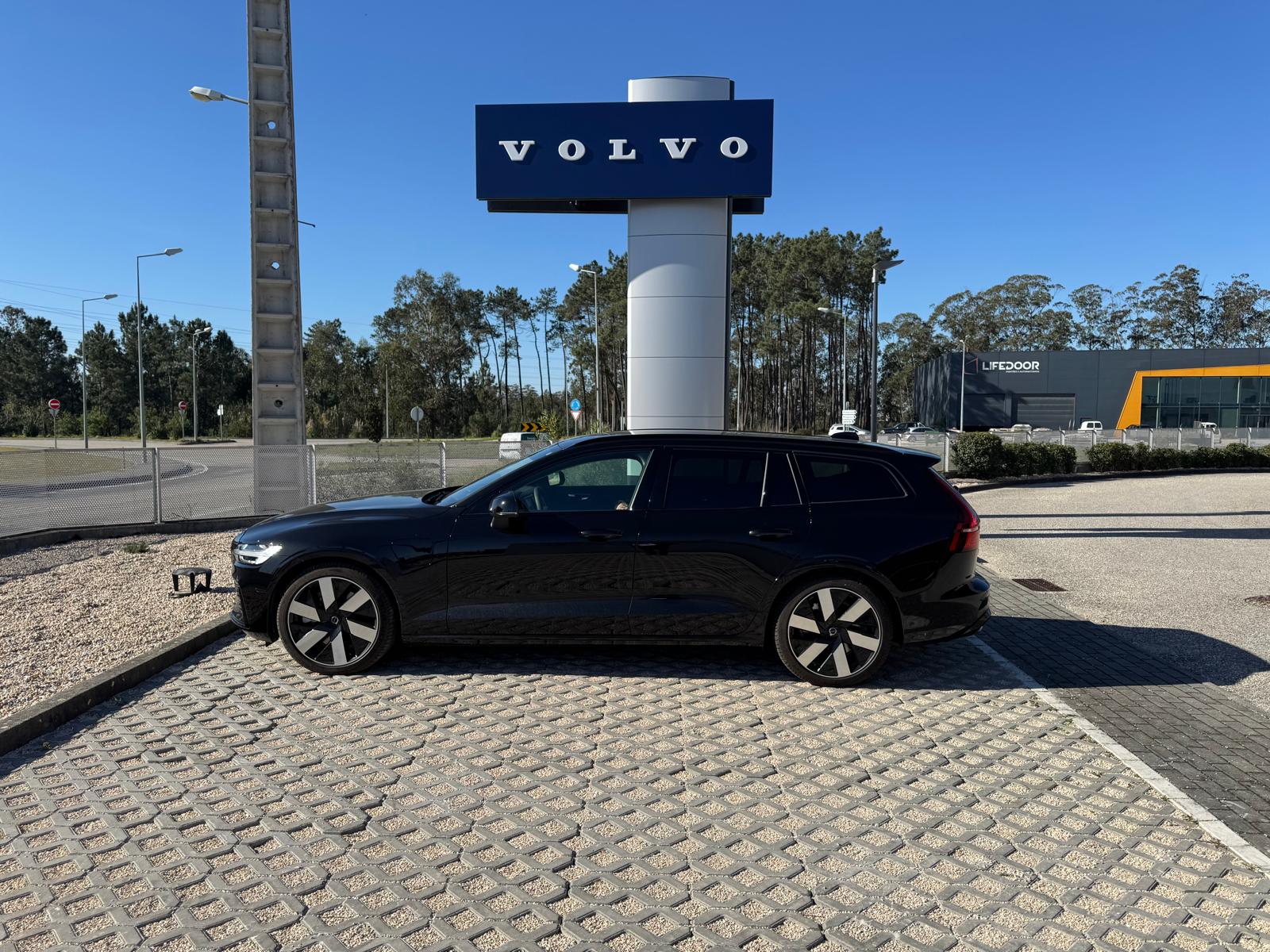Volvo V60 Plus Dark