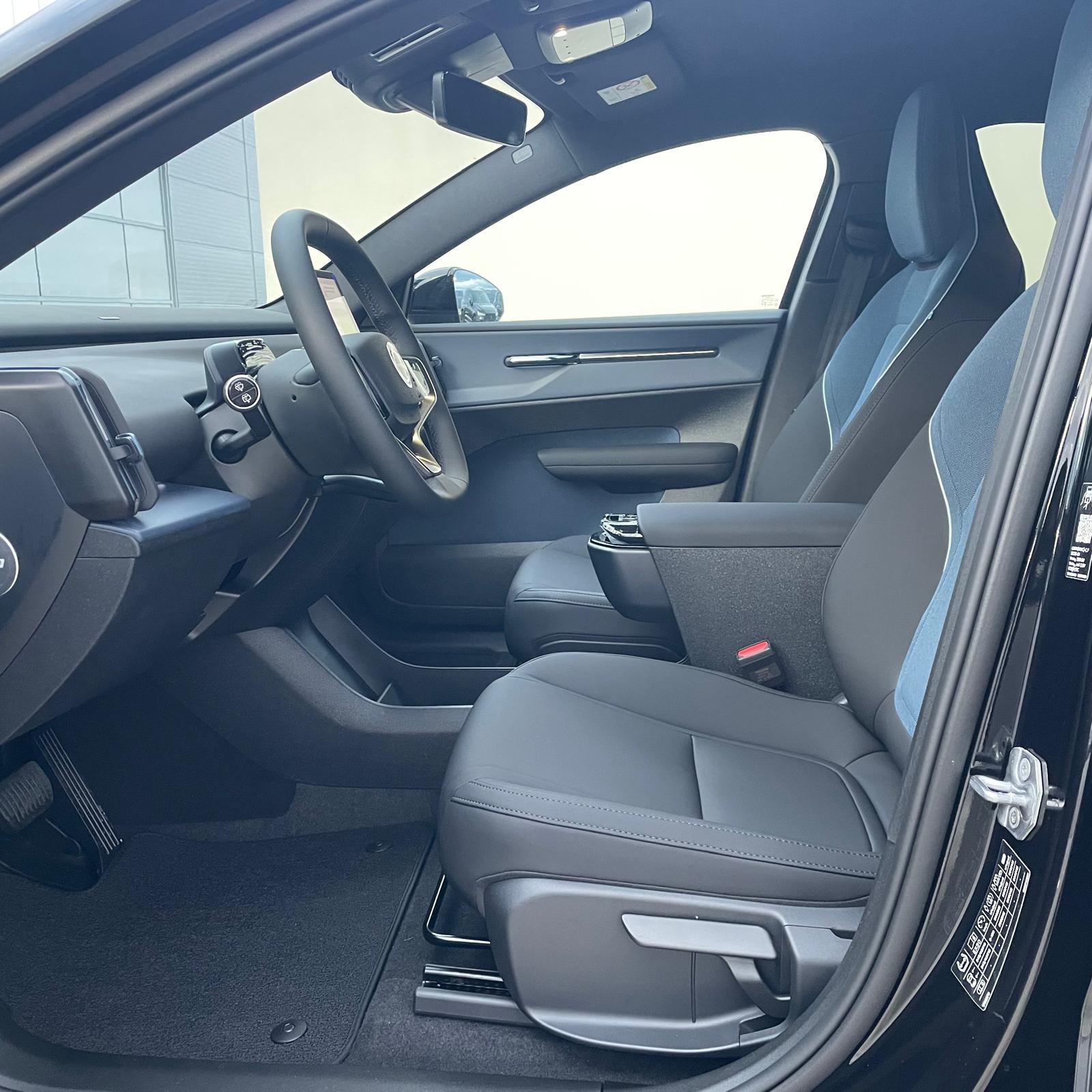 Volvo EX30 Black Edition