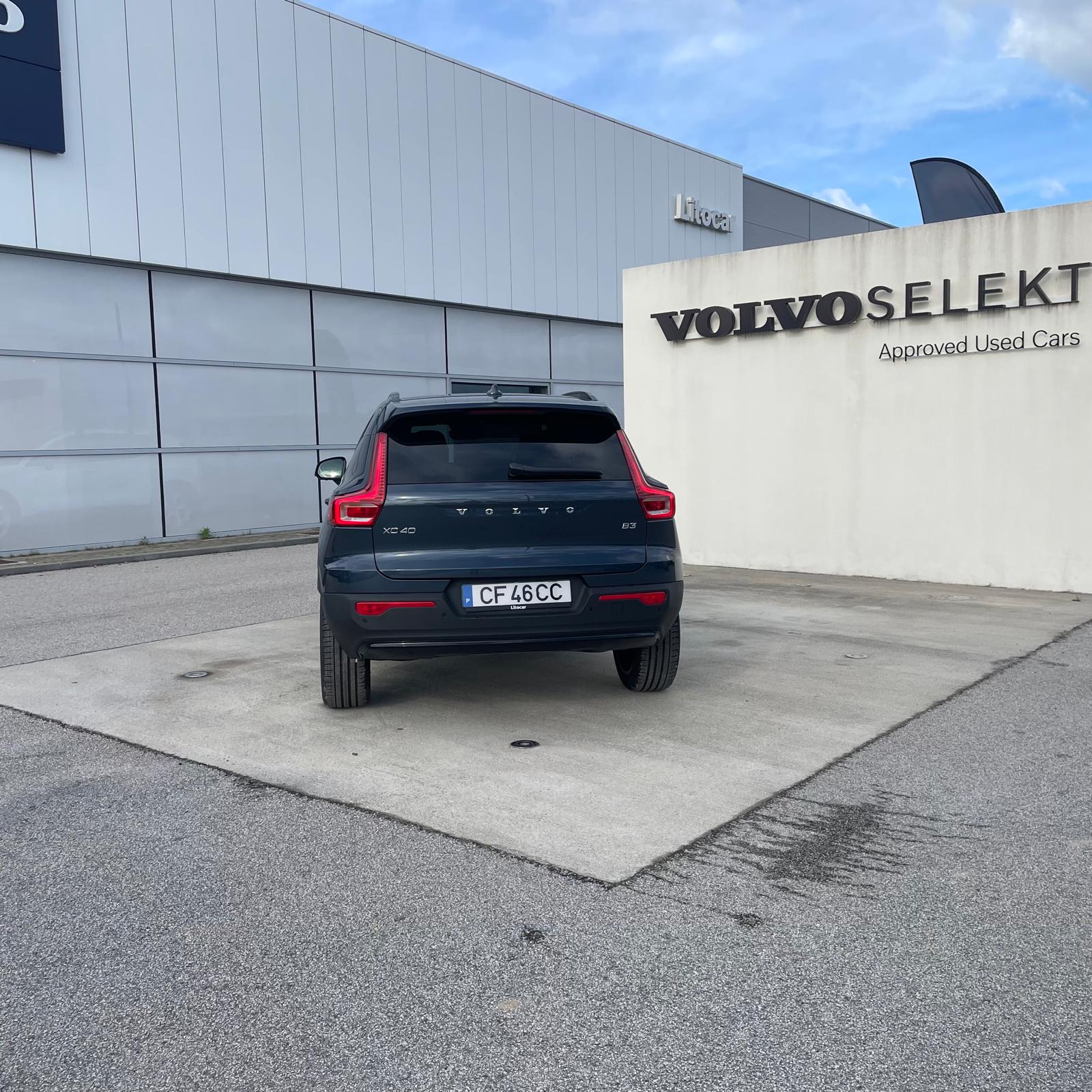 Volvo XC40 Plus Dark