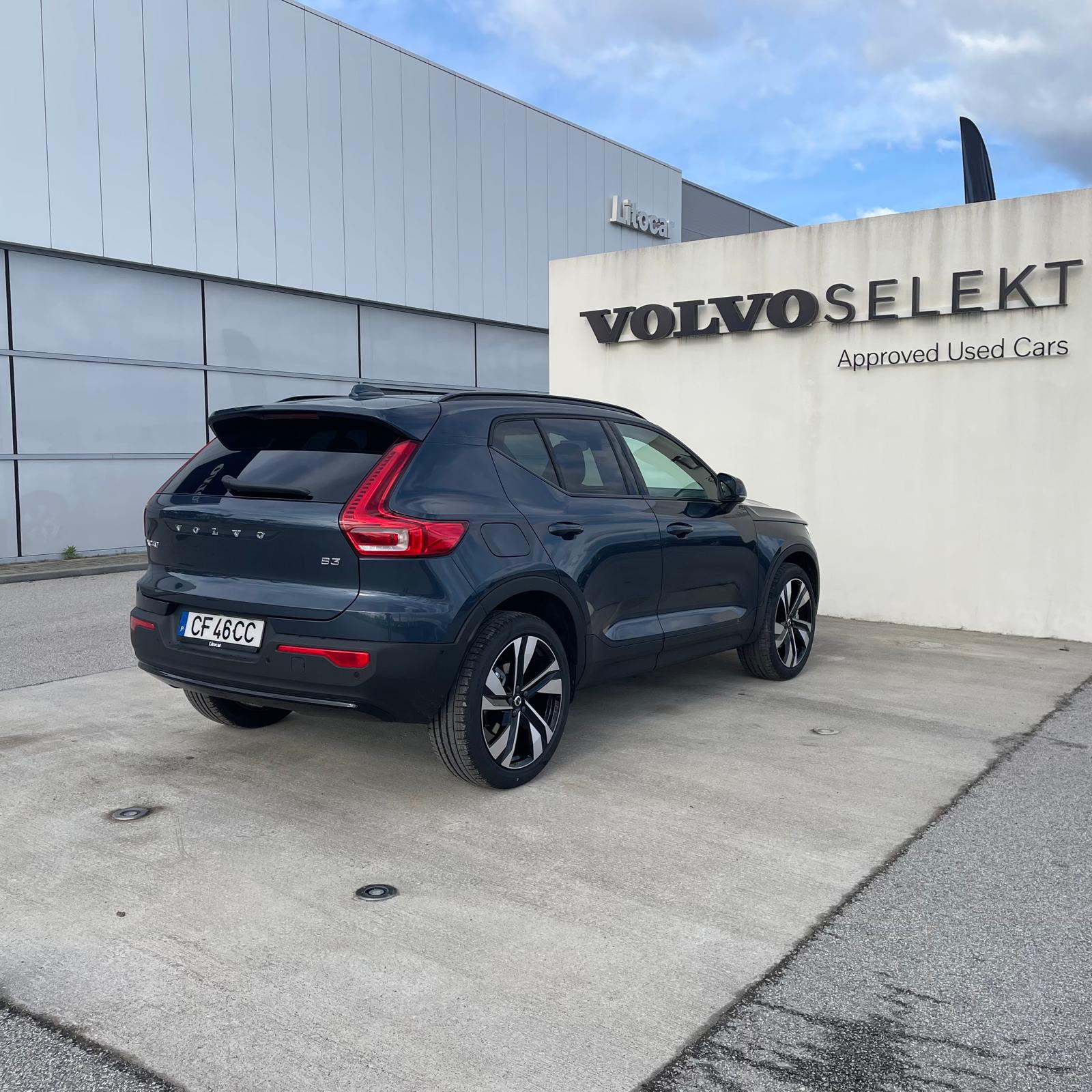 Volvo XC40 Plus Dark