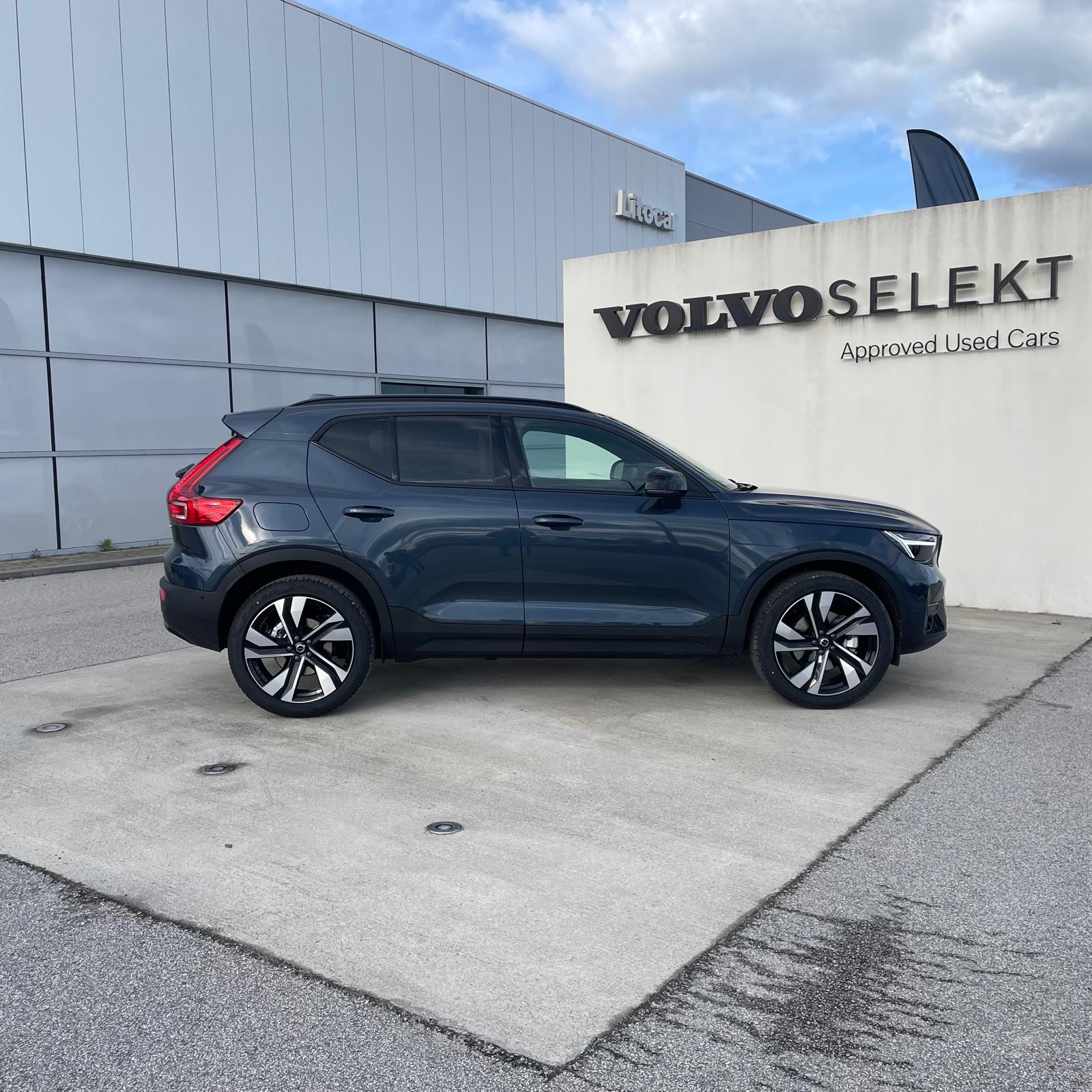 Volvo XC40 Plus Dark