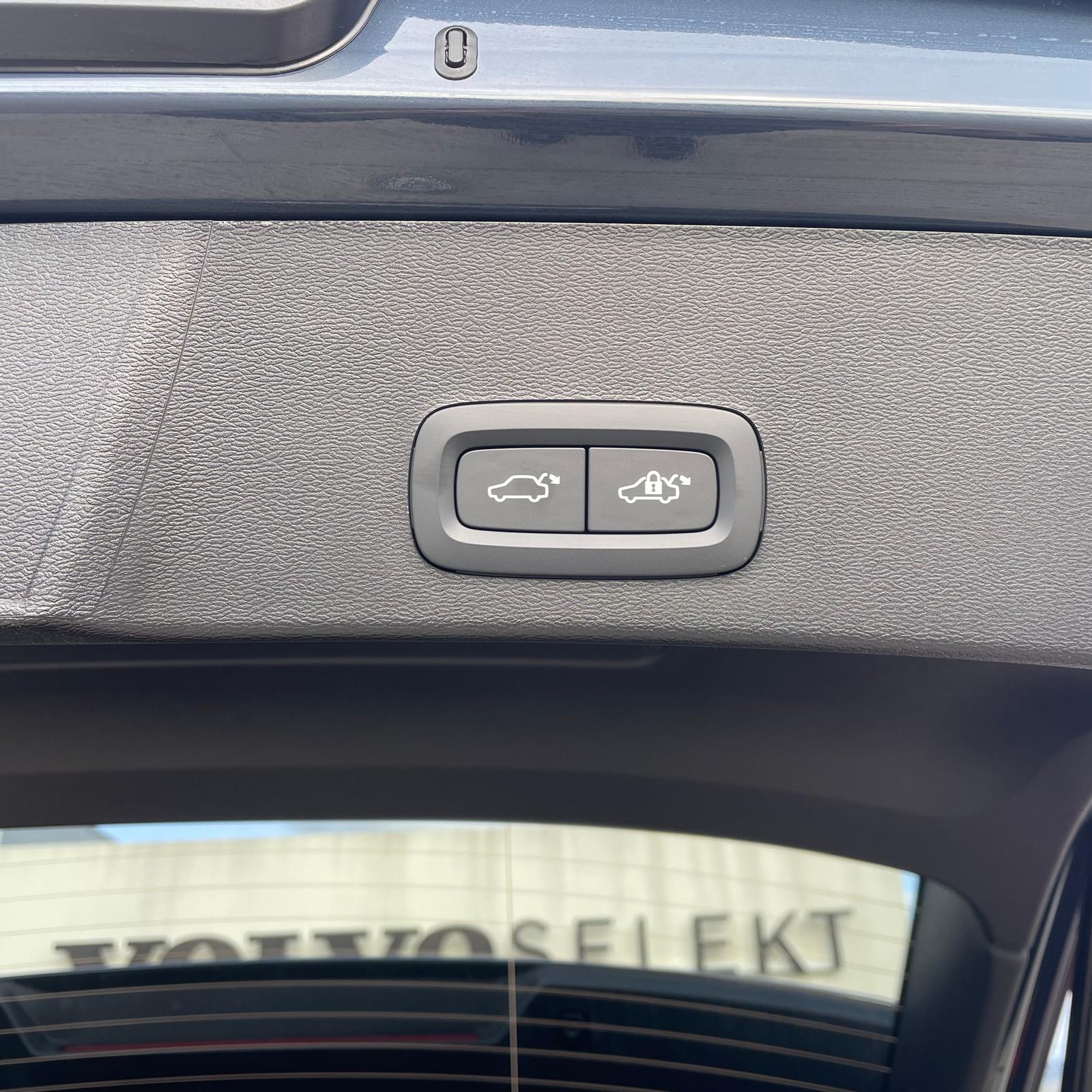 Volvo XC40 Plus Dark
