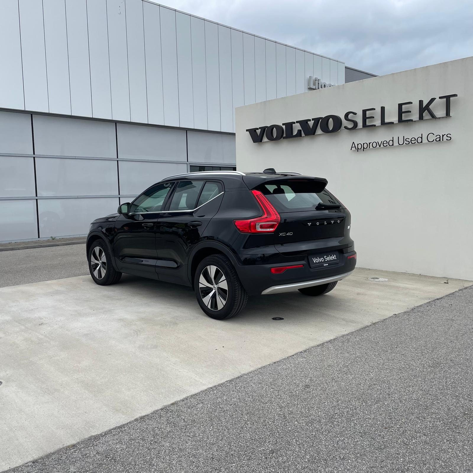 Volvo XC40 Plus Dark