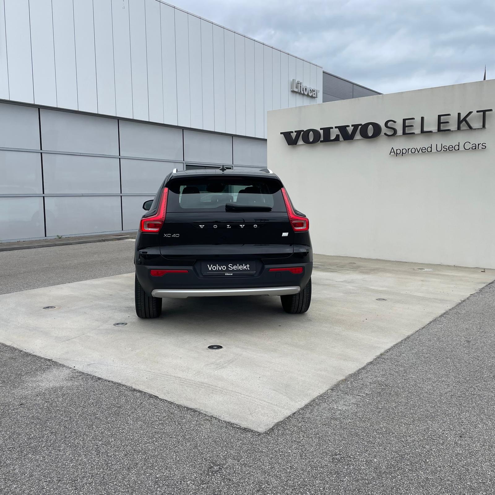 Volvo XC40 Plus Dark