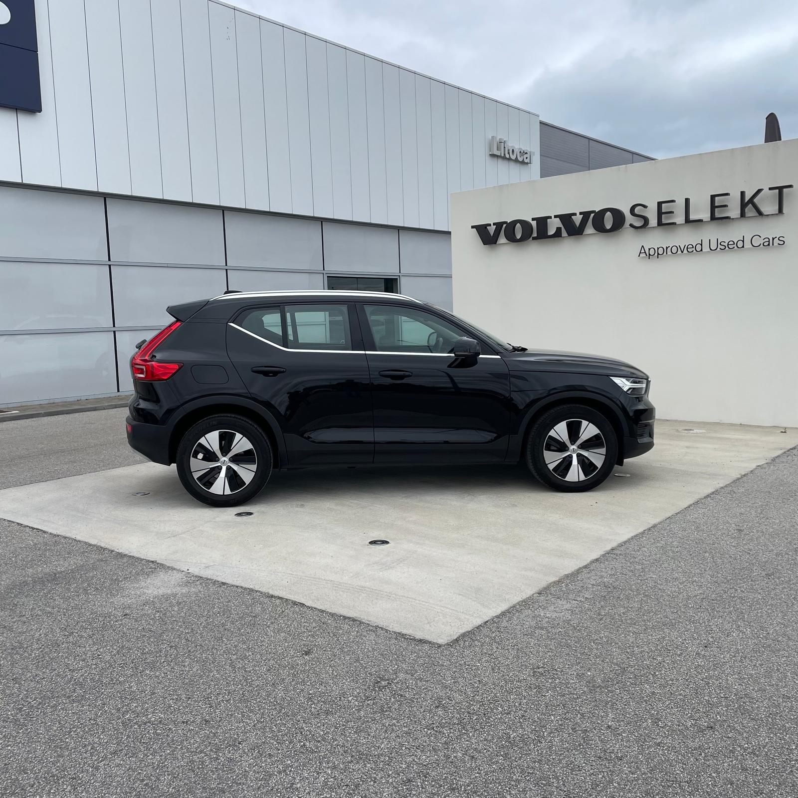 Volvo XC40 Plus Dark