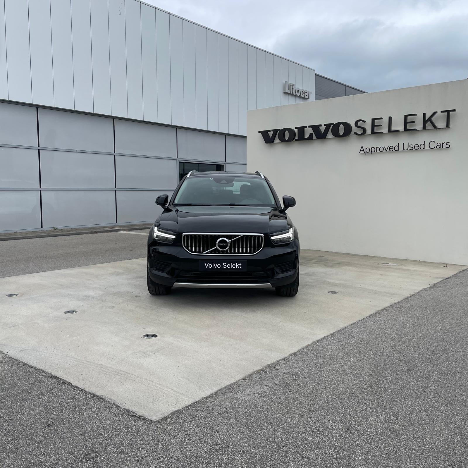 Volvo XC40 Plus Dark