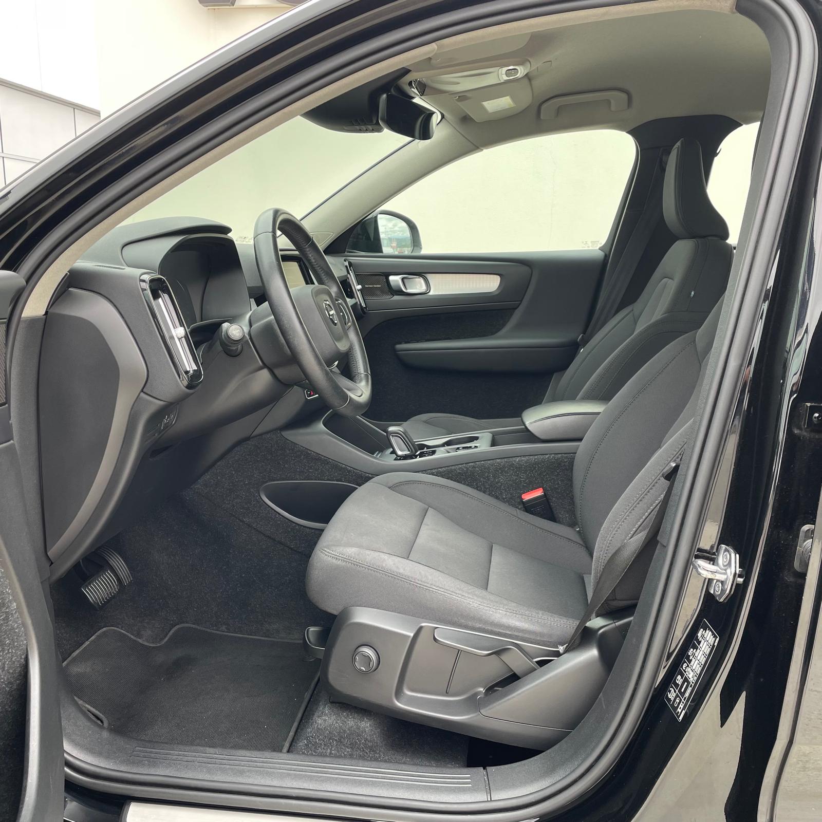 Volvo XC40 Plus Dark