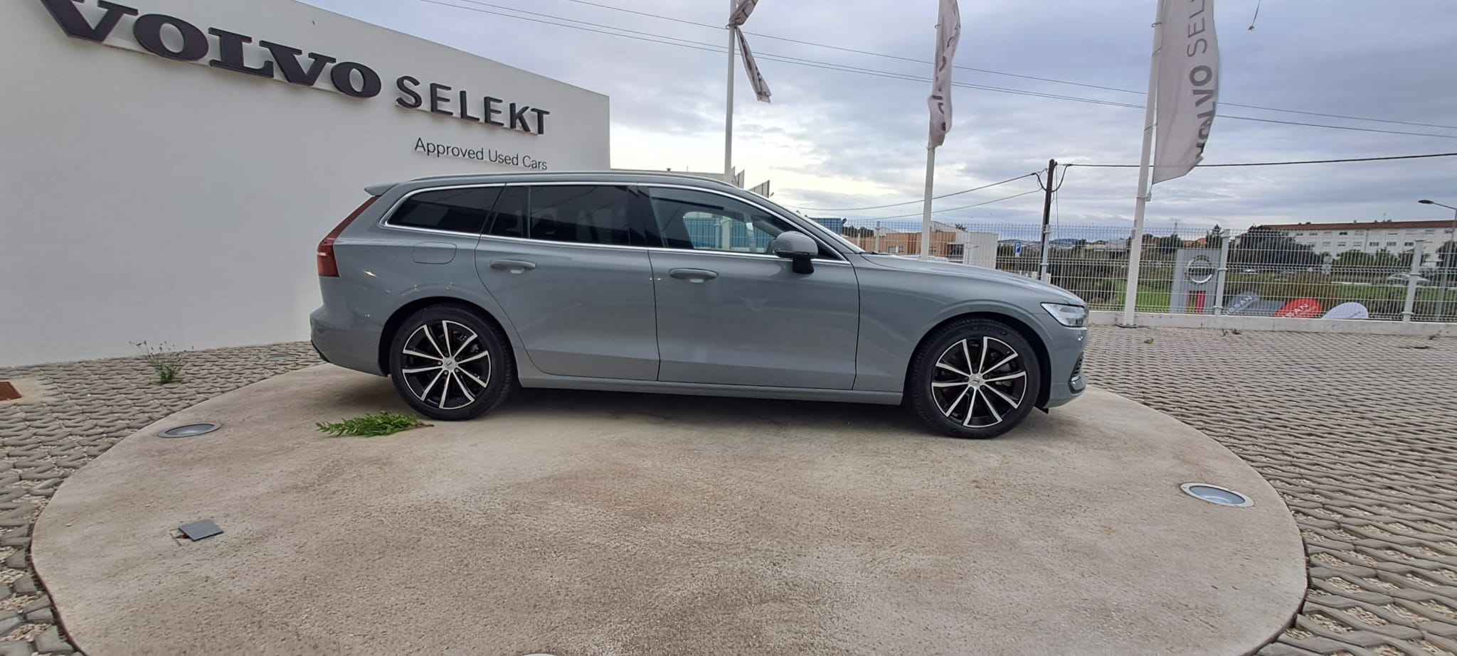 Volvo V60 Core