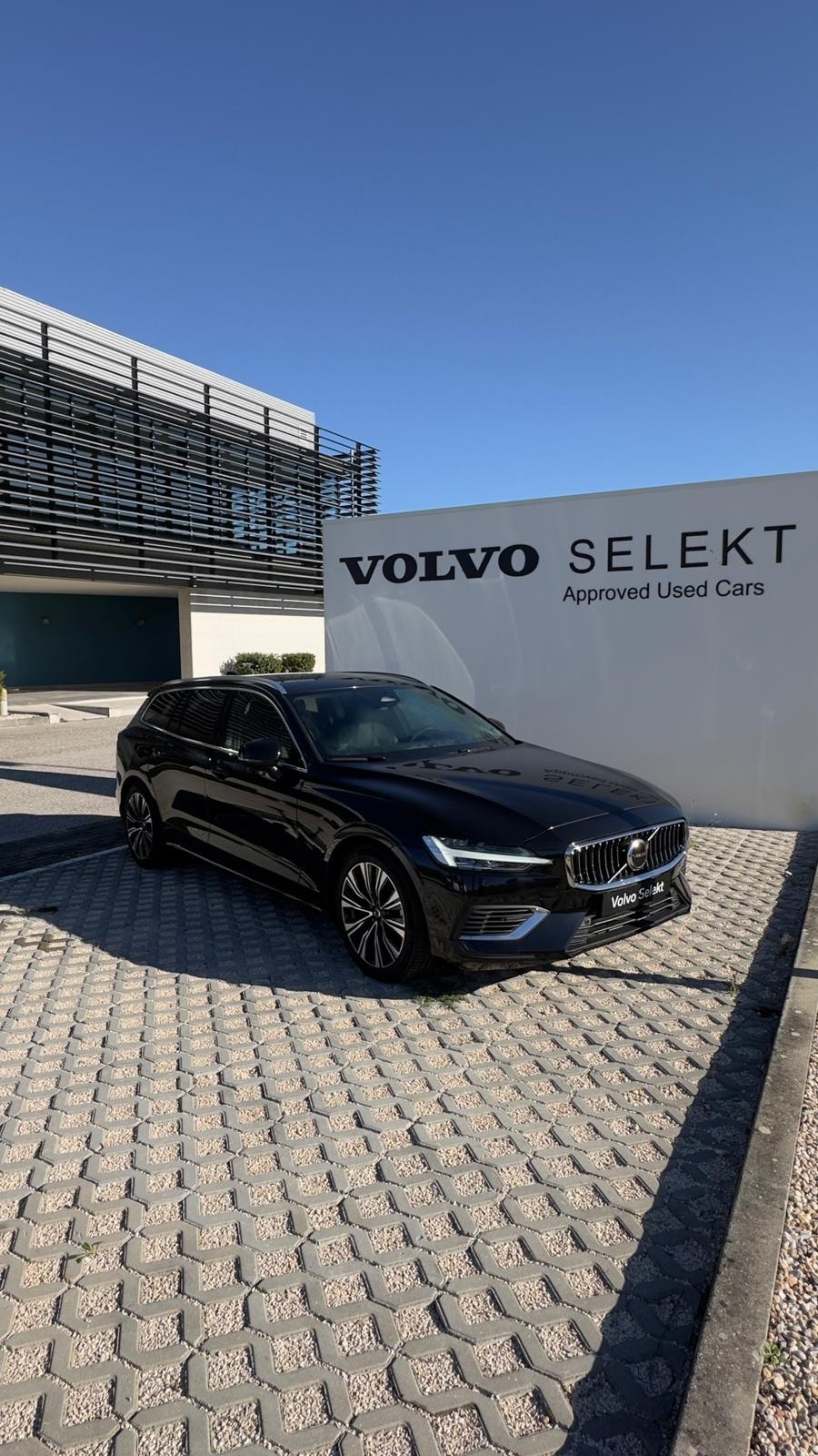 Volvo V60 Plus Dark