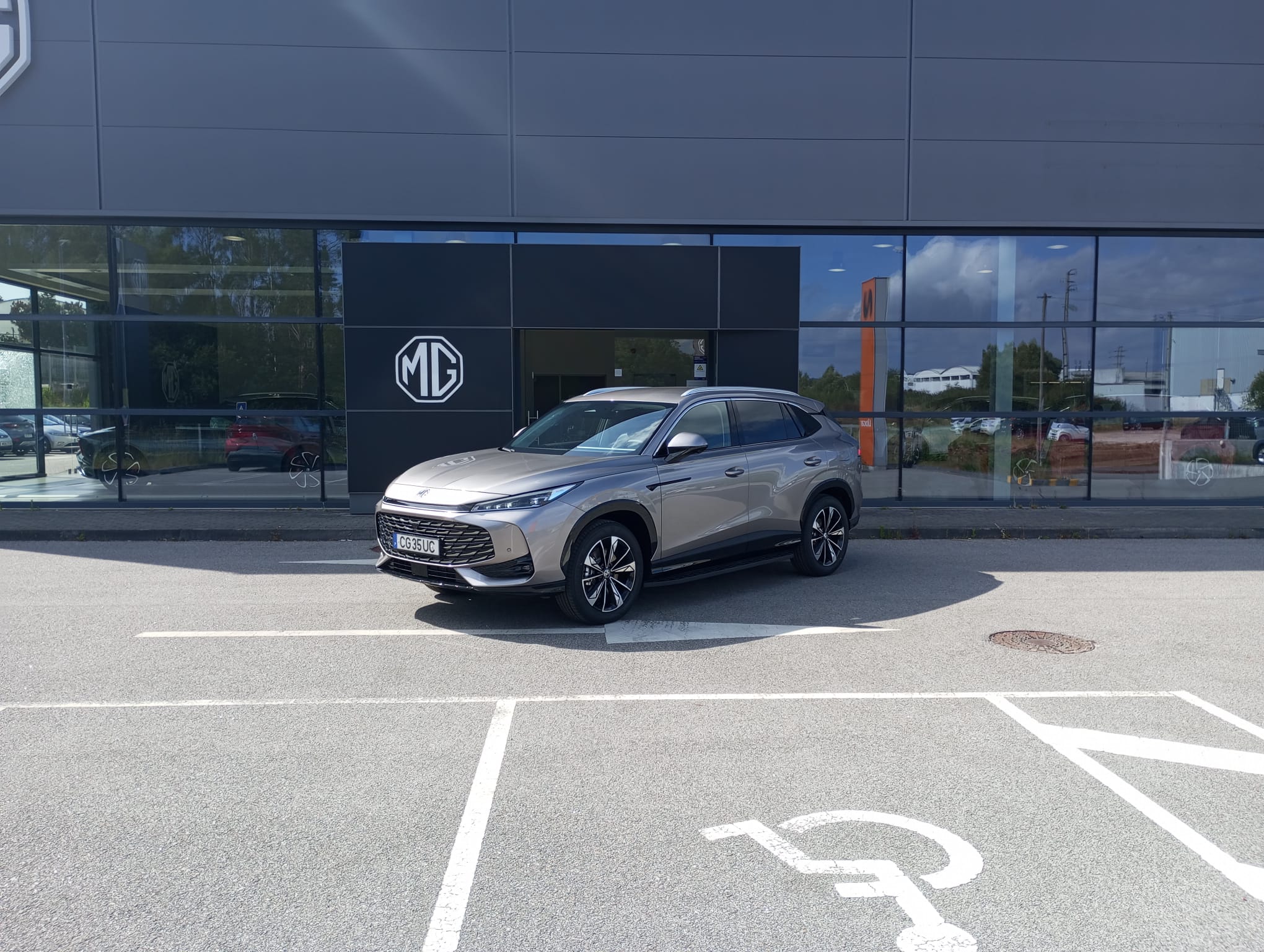 MG HS