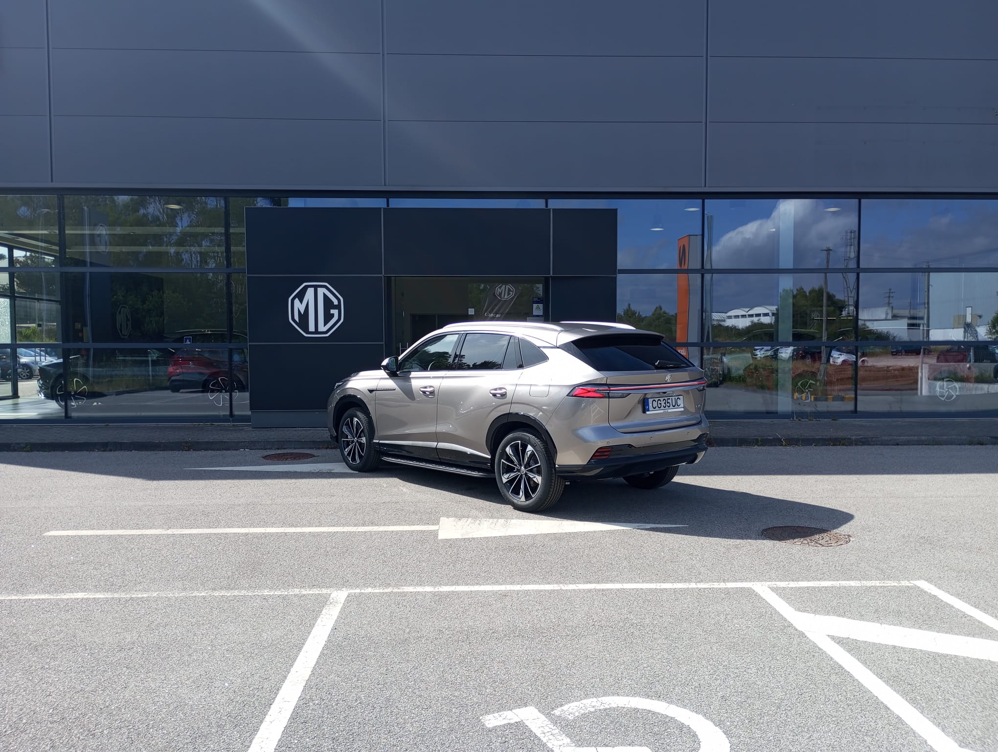 MG HS Luxury